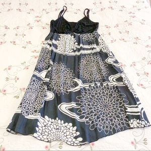 Black and white floral dress - large